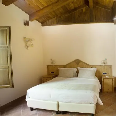 Hotel Dimora Storica Hotel Maccarunera 4*