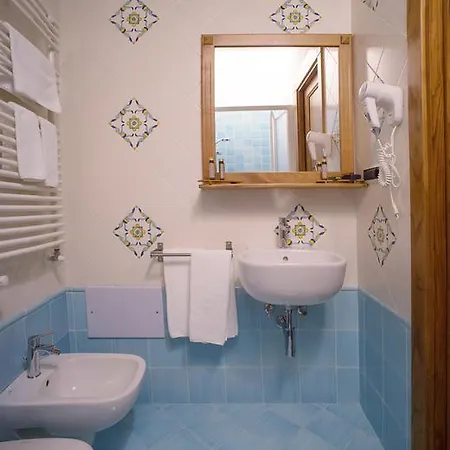 Dimora Storica Maccarunera Hotel 4*