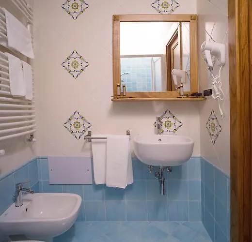 Dimora Storica Maccarunera Hotel 4*